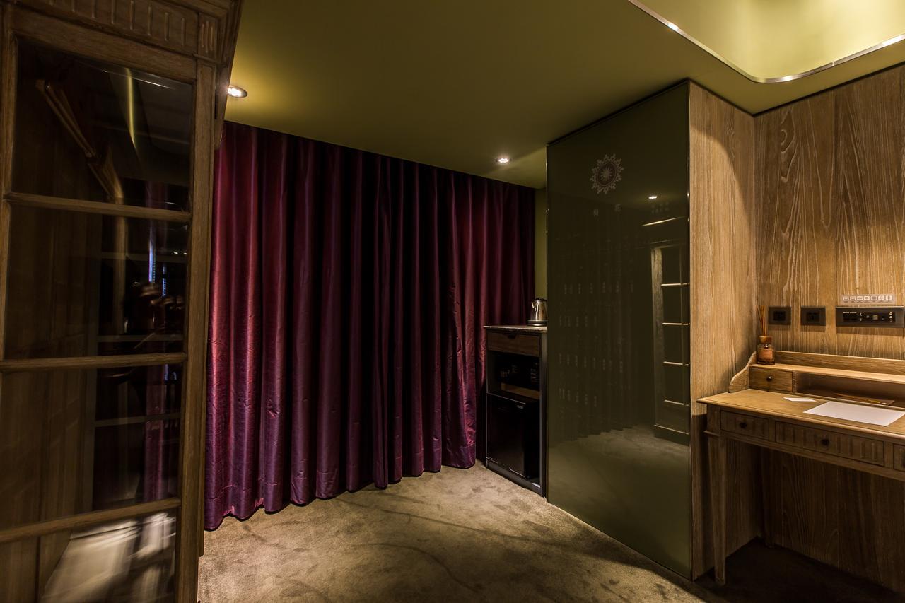 Elegant Twin Room